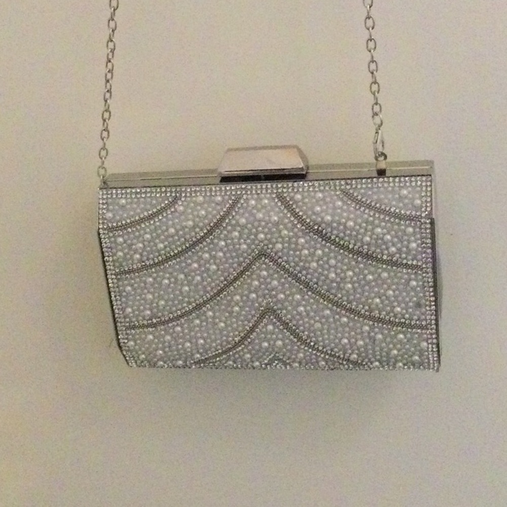 Beaded clutch